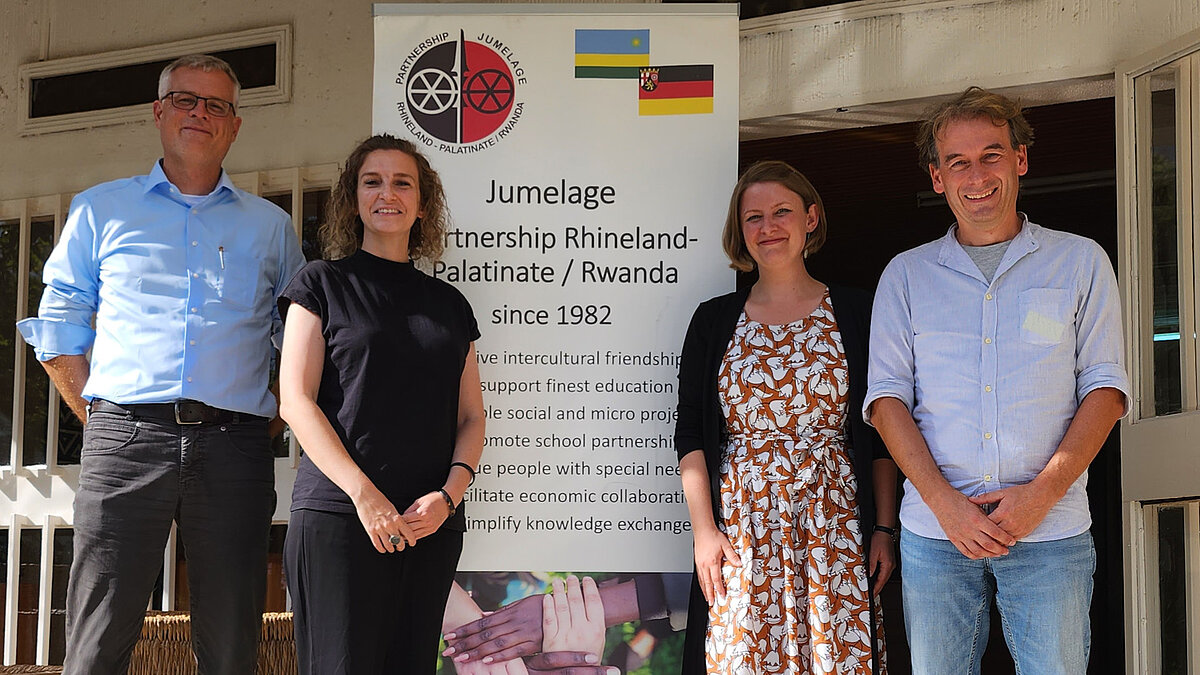 M. Bludau (zfh), Frau Dr. Hanna Schühle (Director), Frau Christine Berthold (Partnerschaftsverein), Prof. Dr. MJ Lehmann (TH Bingen) (v.l.n.r)