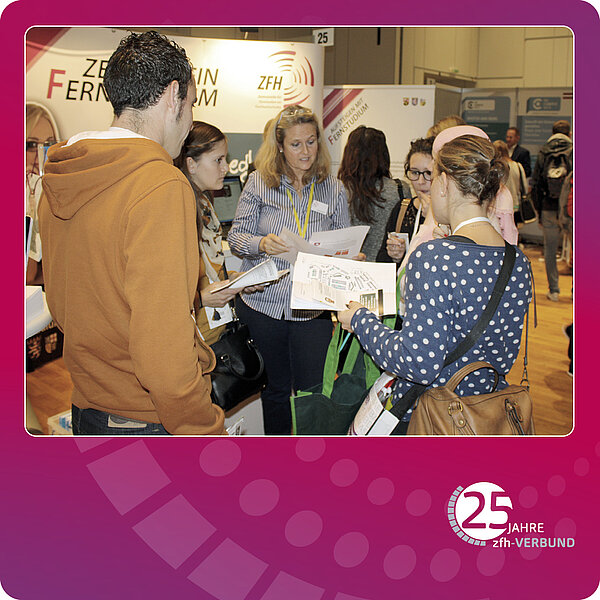 Interessenten am zfh-Stand