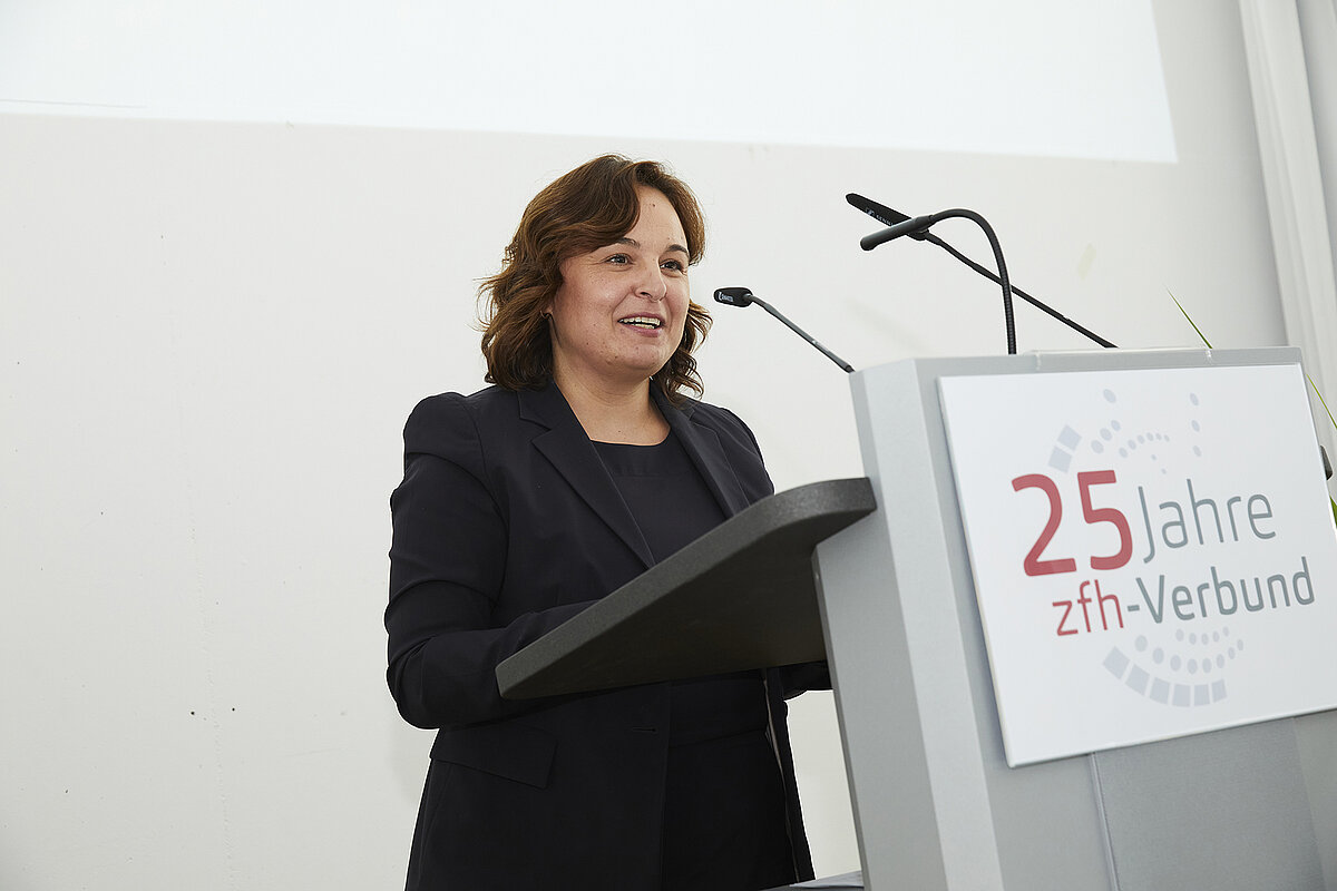 Ministerin Hessen Ayse Asar